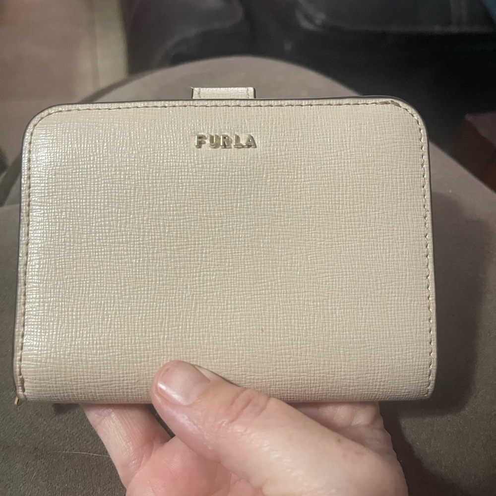 FURLA VGUC - cream colored bifold zippy wallet.